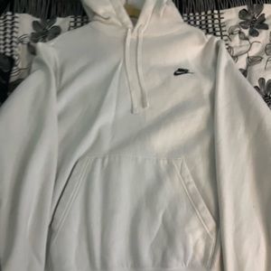 White Nike Basic Hoodie (Large)